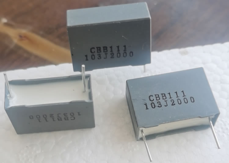 CBB111型箔式高壓聚丙烯電容器實(shí)物圖