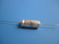 CA30M型非固體電解質(zhì)鉭電容器實(shí)物圖